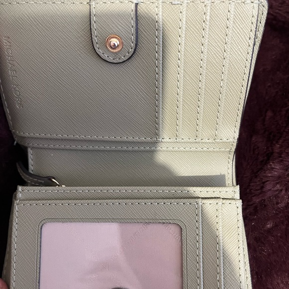 Michael kors wallet new - Picture 2 of 3